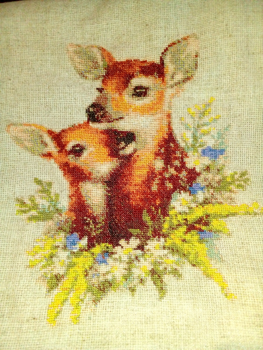 Complete A fawn with his mom cross-stitching design