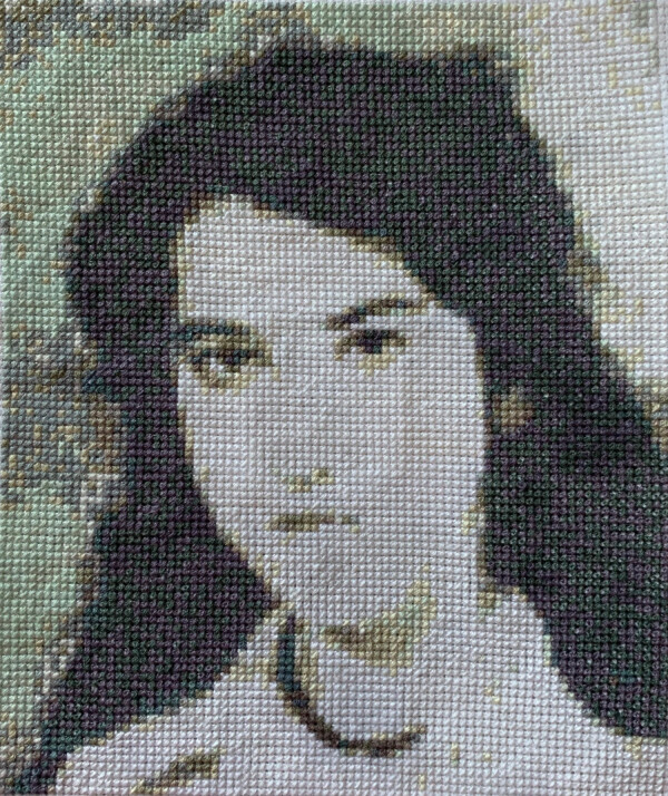 Complete Girl in black and white with a brightly lit face cross-stitching design