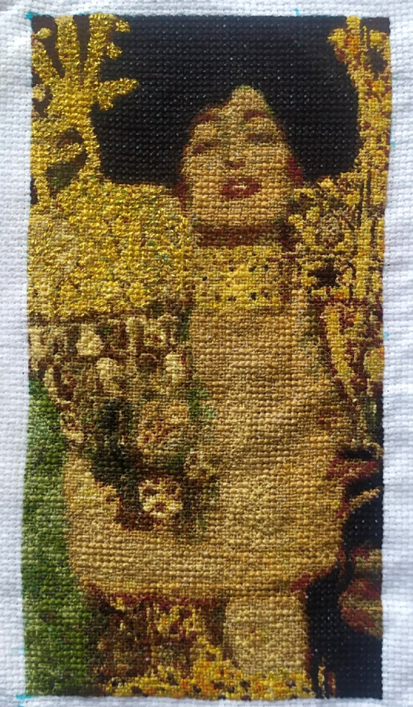 Diseño de punto de cruz completo Una dama lánguida con cabello exuberante y joyas de oro.